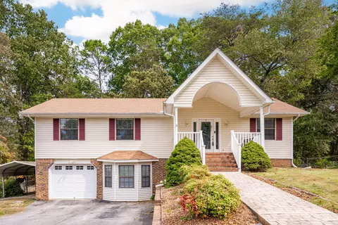 421 Sandalwood Dr, Hixson, TN 37343