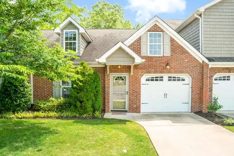 6825 Village Lake Cir, Chattanooga, TN 37412