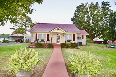 303 Davis St, Saint Joseph, TN 38481