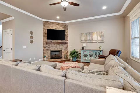 Living - 2008 Imagine Cir, Spring Hill, TN 37174 photo 2 of 4