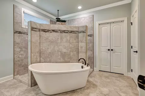 Bath - 2008 Imagine Cir, Spring Hill, TN 37174 photo 6 of 8