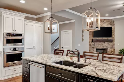 Kitchen - 2008 Imagine Cir, Spring Hill, TN 37174 photo 4 of 5