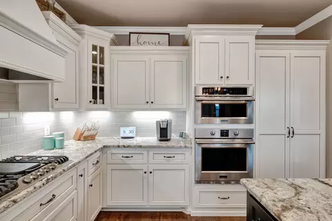 Kitchen - 2008 Imagine Cir, Spring Hill, TN 37174 photo 2 of 5