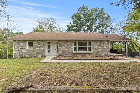215 Wallace Dr, Fayetteville, TN 37334