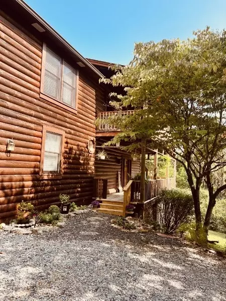 1006 Sullivan Dr, White Bluff, TN 37187