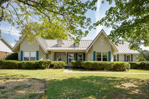 140 Oak Hill Dr W, Florence, AL 35633