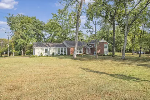 1001 S Graycroft Ave, Madison, TN 37115