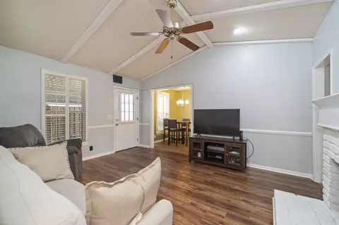 Living - 910 E Northfield Blvd, Murfreesboro, TN 37130 photo 5 of 7