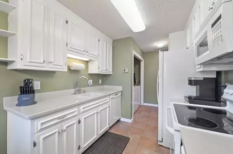 Kitchen - 910 E Northfield Blvd, Murfreesboro, TN 37130 photo 1 of 2