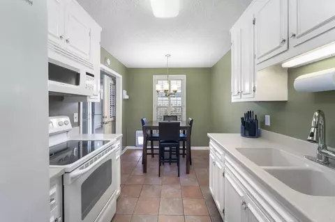 Kitchen - 910 E Northfield Blvd, Murfreesboro, TN 37130 photo 2 of 2