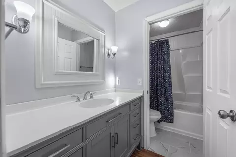 Bath - 910 E Northfield Blvd, Murfreesboro, TN 37130 photo 2 of 3
