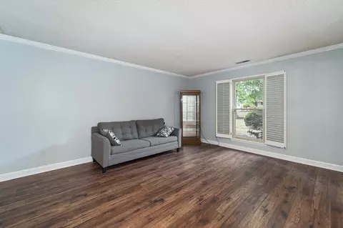 Living - 910 E Northfield Blvd, Murfreesboro, TN 37130 photo 2 of 7