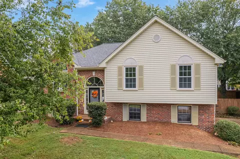 4376 Oakcrest Ln, Hermitage, TN 37076