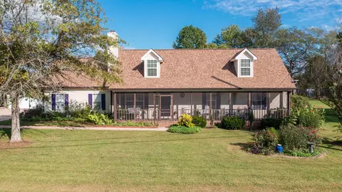 1939 Sterling St, Murfreesboro, TN 37127