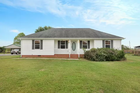 28 Webb Ln, Lafayette, TN 37083