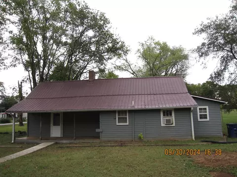 210 Lawrence Ave, Chapel Hill, TN 37034