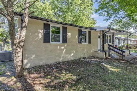 1411 Eagle St, Murfreesboro, TN 37130 photo 2