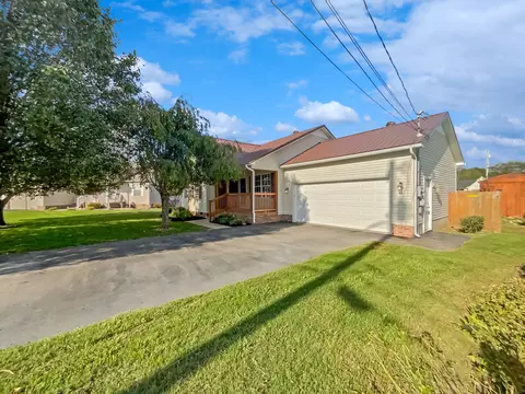 1616 Baucom Dr, Columbia, TN 38401