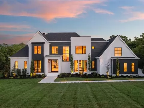 739 W Meade Dr, Nashville, TN 37205