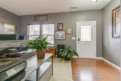 Entry Way - 2002 Oak Dr, Murfreesboro, TN 37128 photo 2 of 4