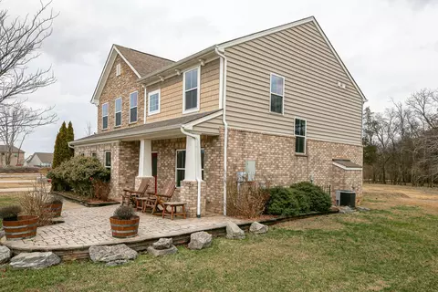 Exterior - 2002 Oak Dr, Murfreesboro, TN 37128 photo 3 of 25