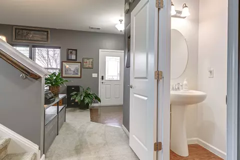 Entry Way - 2002 Oak Dr, Murfreesboro, TN 37128 photo 3 of 4