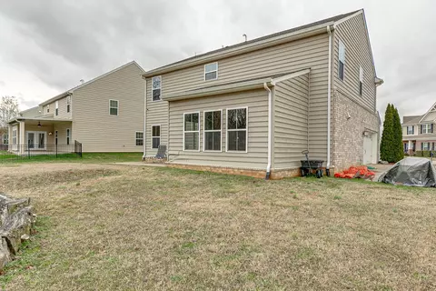 Exterior - 2002 Oak Dr, Murfreesboro, TN 37128 photo 6 of 25