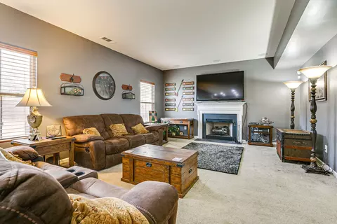 Living - 2002 Oak Dr, Murfreesboro, TN 37128 photo 2 of 3