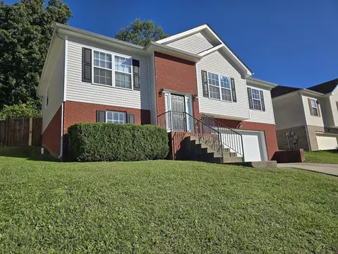 653 Foxfield Dr, Clarksville, TN 37042