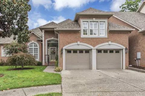 1002 Golf Club Ct E, Hendersonville, TN 37075