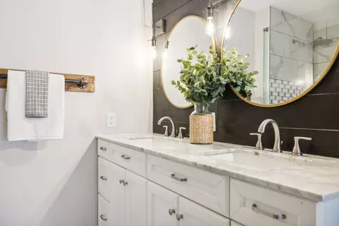 Bath - 449 Marilyn Cir, Spring Hill, TN 37174 photo 6 of 9