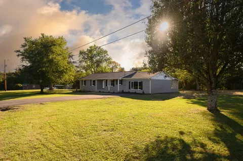 122 Parker Rd, Shelbyville, TN 37160