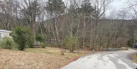 813 Ferry Rd, Hixson, TN 37343