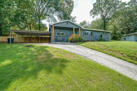 1408 August Dr, Hixson, TN 37343