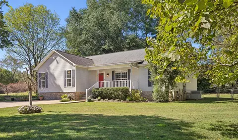 109 Summit Dr, Columbia, TN 38401