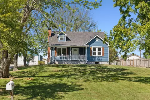 Exterior - 204 E Hillcrest Dr, Springfield, TN 37172 photo 2 of 10