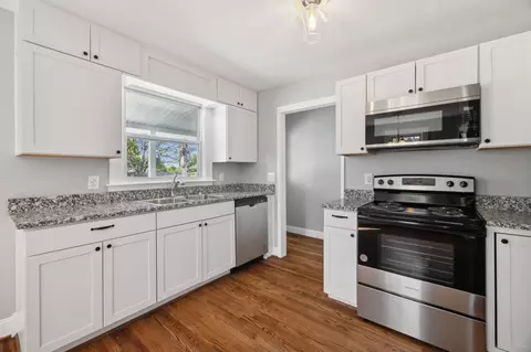 Kitchen - 204 E Hillcrest Dr, Springfield, TN 37172 photo 2 of 2