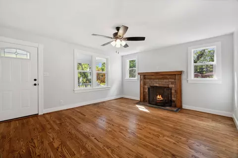 Living - 204 E Hillcrest Dr, Springfield, TN 37172 photo 2 of 3