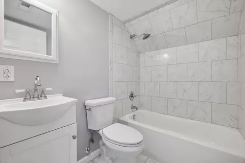 Bath - 204 E Hillcrest Dr, Springfield, TN 37172 photo 2 of 2