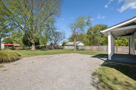 Exterior - 204 E Hillcrest Dr, Springfield, TN 37172 photo 9 of 10
