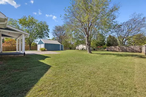 Exterior - 204 E Hillcrest Dr, Springfield, TN 37172 photo 5 of 10