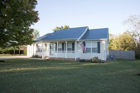 317 Strawberry Dr, Winchester, TN 37398