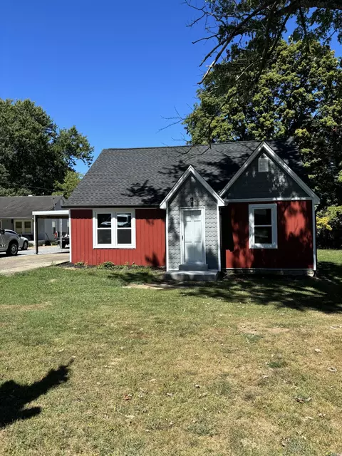 202 Meador Dr, Lafayette, TN 37083