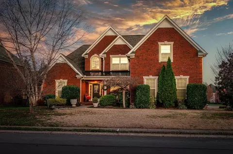 1304 Saint Ives Ct, Murfreesboro, TN 37128