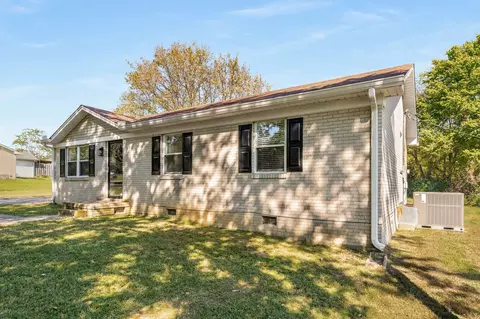 Exterior - 116 Edgefield Cir, Dickson, TN 37055 photo 2 of 7