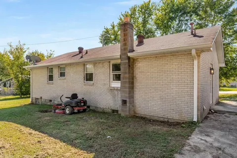 Exterior - 116 Edgefield Cir, Dickson, TN 37055 photo 5 of 7