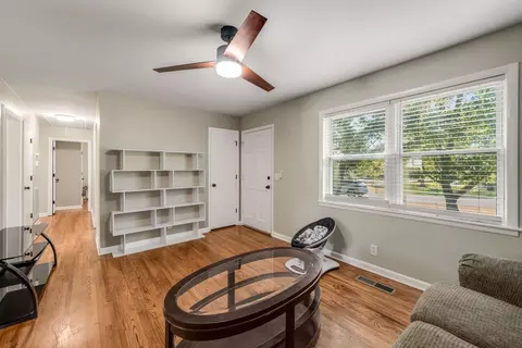 Living - 116 Edgefield Cir, Dickson, TN 37055 photo 3 of 3