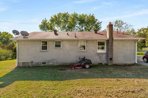 Exterior - 116 Edgefield Cir, Dickson, TN 37055 photo 6 of 7