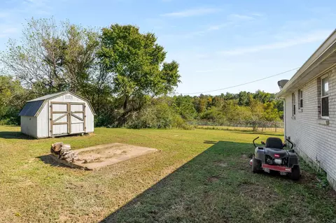 Exterior - 116 Edgefield Cir, Dickson, TN 37055 photo 4 of 7