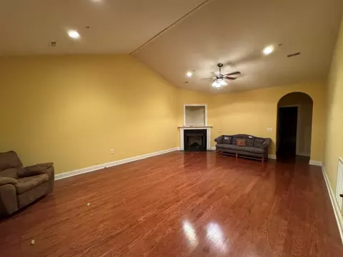 Living - 110 Westview Dr, Spring Hill, TN 37174 photo 1 of 2